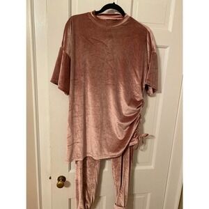 Minaa Monroe velour outfit